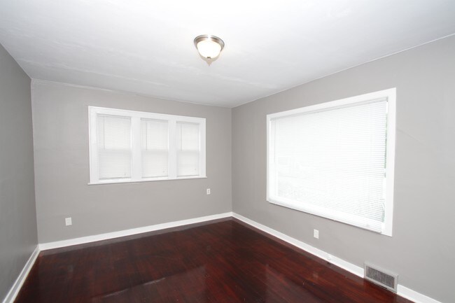 Building Photo - 436 Union Ave NE