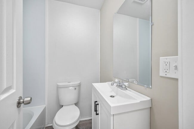 Foto del edificio - 6735 Ford Ave