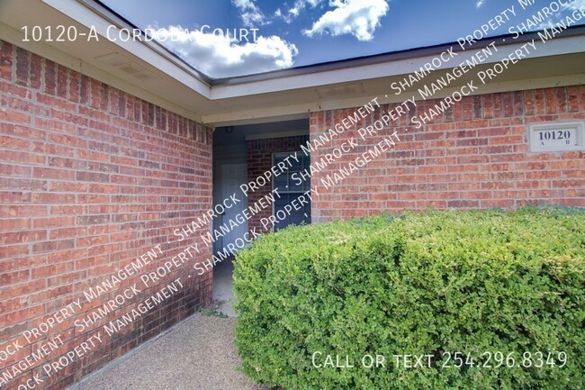 Building Photo - China Spring duplex
