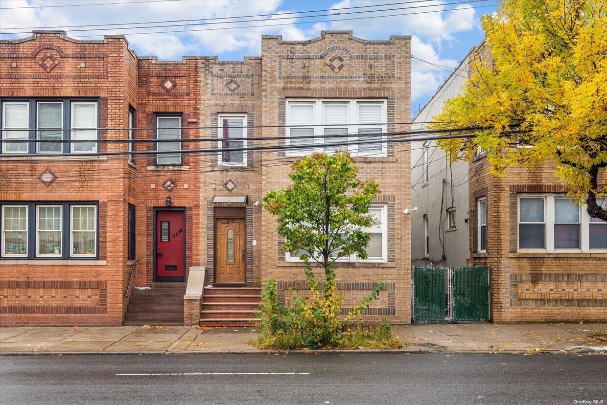 Primary Photo - 61-16 Metropolitan Ave