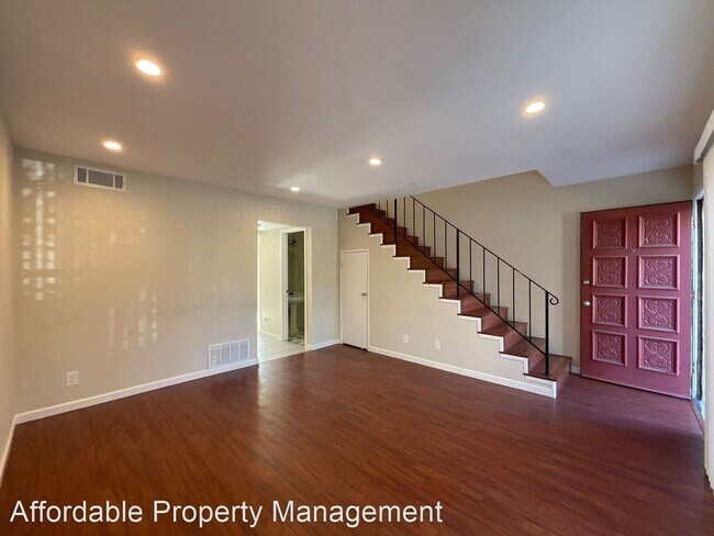 Building Photo - 2 br, 1.5 bath House - 4727 Valencia Way