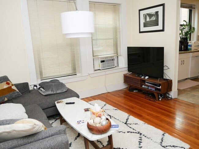 Foto del edificio - 1410 Beacon St