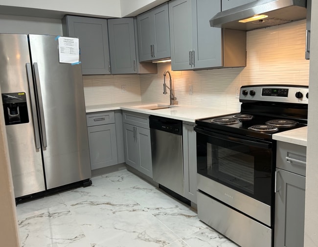 Building Photo - 14 Sawmill Run