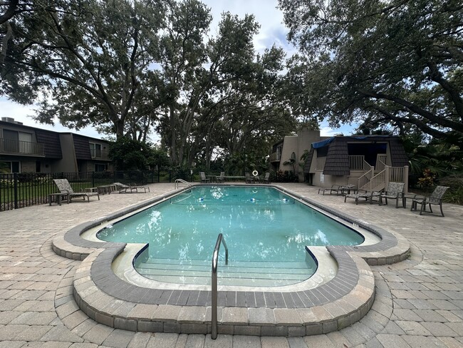 Foto del edificio - 10605 Carrollbrook Way