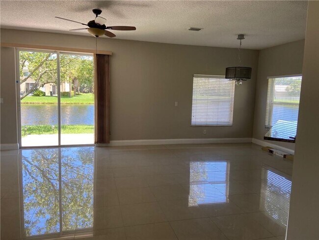 Foto del edificio - 4838 NW 58th Pl