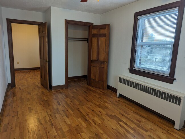 Dormitorio 1 - Vista de salida - 69 E First St