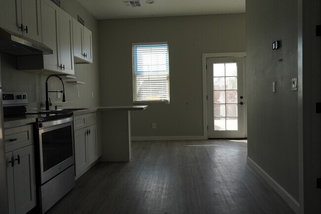 Foto del edificio - 926 W Estes Way
