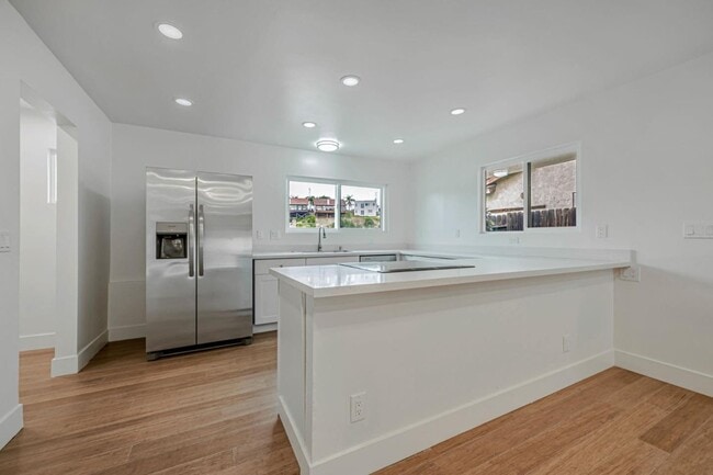 Building Photo - 6046 Reo Pl