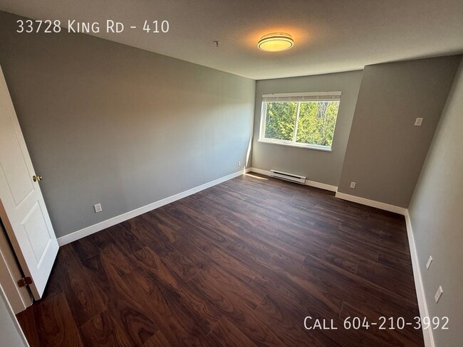 Building Photo - Bright & Spacious Corner Condo