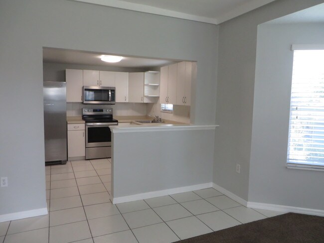 Building Photo - 1142 Lotus Dr W