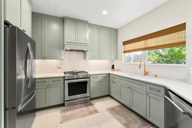 Building Photo - 5701 Sunset Ridge