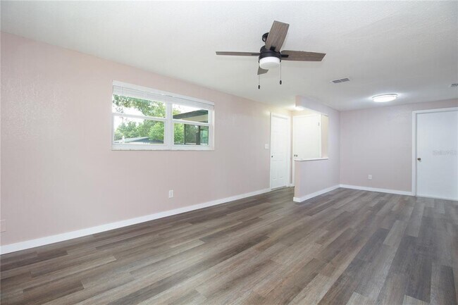 Foto del edificio - 6421 81st Ave