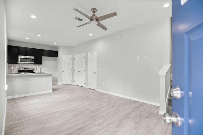 Building Photo - 15629 Holly Dr