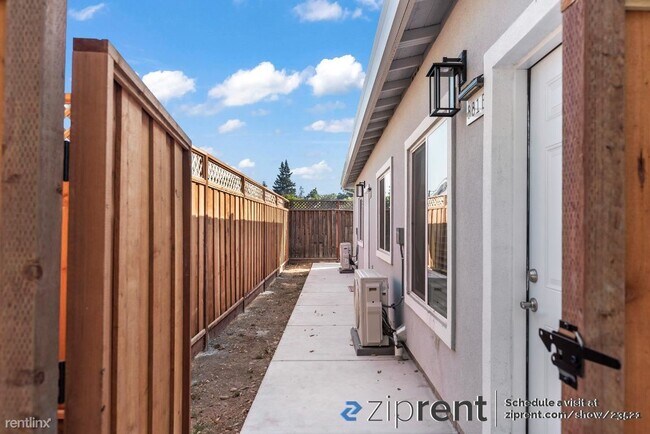 Foto del edificio - 1 br, 1 bath House - 881 Kenneth Ave, Camp...