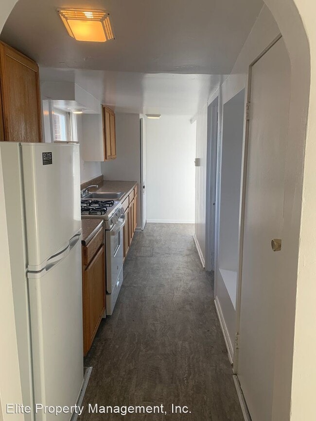 Building Photo - 1 br, 1 bath House - 252 E. King St., Apt. 3