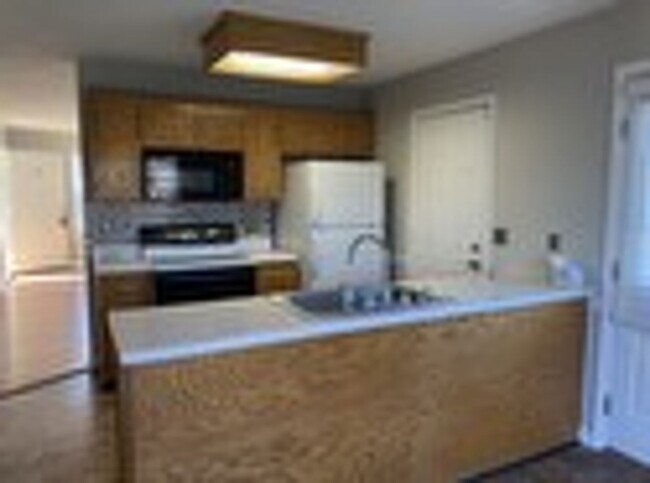 Foto del edificio - Updated 3BR Home Minutes from Fort Campbell – Fenced Yard & Deck