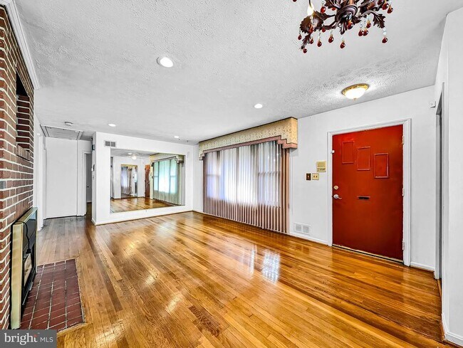 Foto del edificio - 1514 Oakview Dr