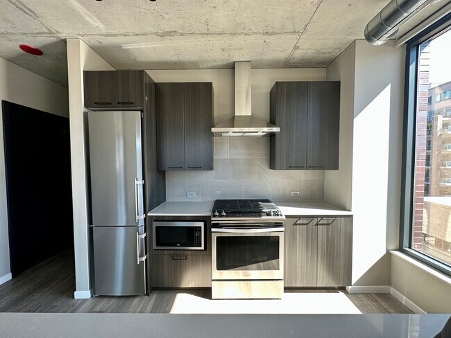 Foto del edificio - 900 W Washington Blvd