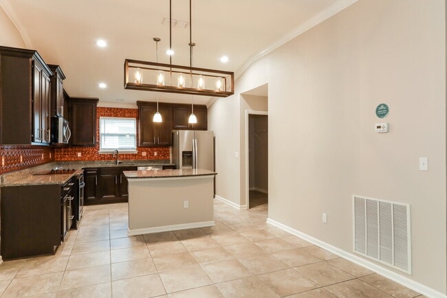 Building Photo - 2643 Salt Lake Dr