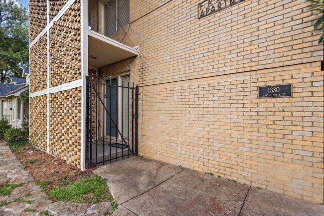 Foto del edificio - 3 Bed Beauty in Belhaven-FURNISHED