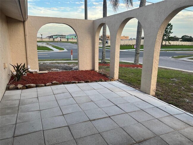 Building Photo - 5945 Mockingbird Dr