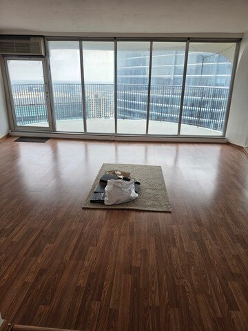 Foto del edificio - 300 N State St