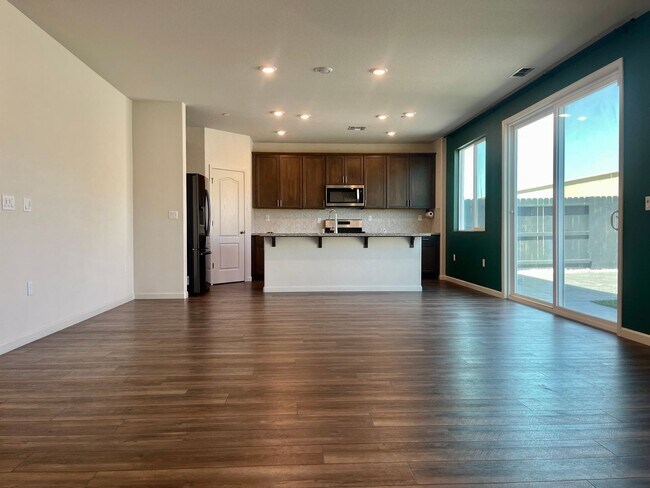 Building Photo - Discounted Rent !! Beautiful 4bed / 3Bath