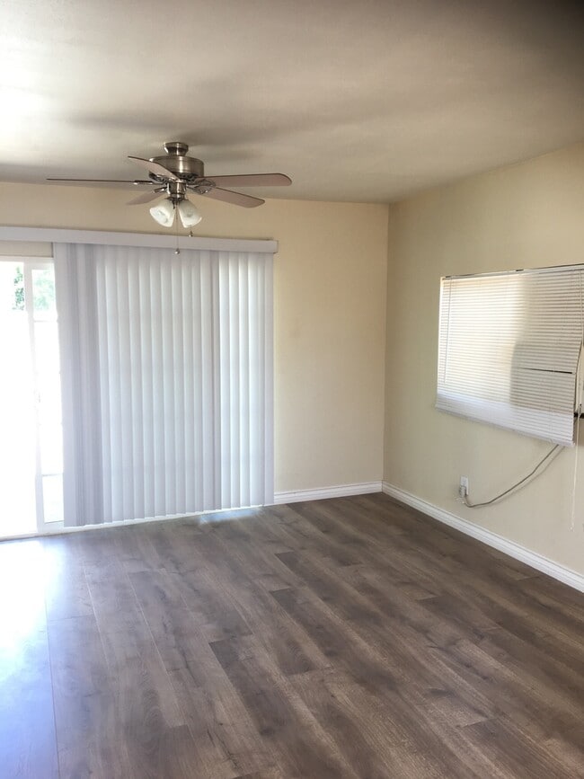Building Photo - 1 Bedroom, 1 bath guesthouse with yard