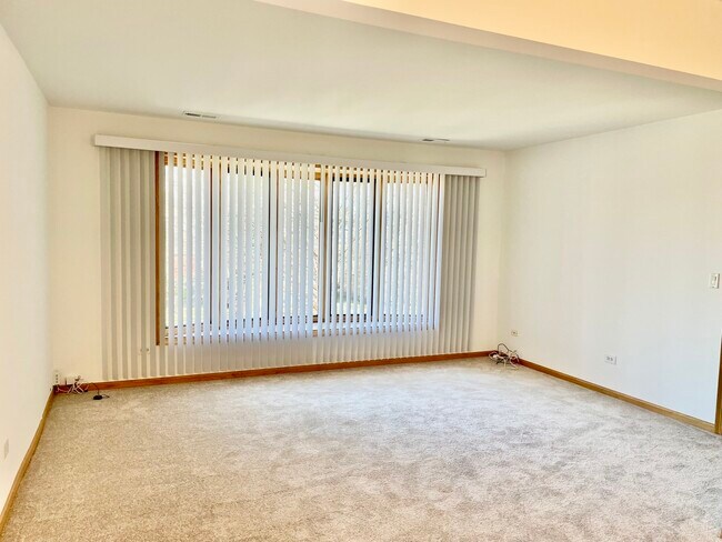 Foto del edificio - 6340 N Mobile Ave
