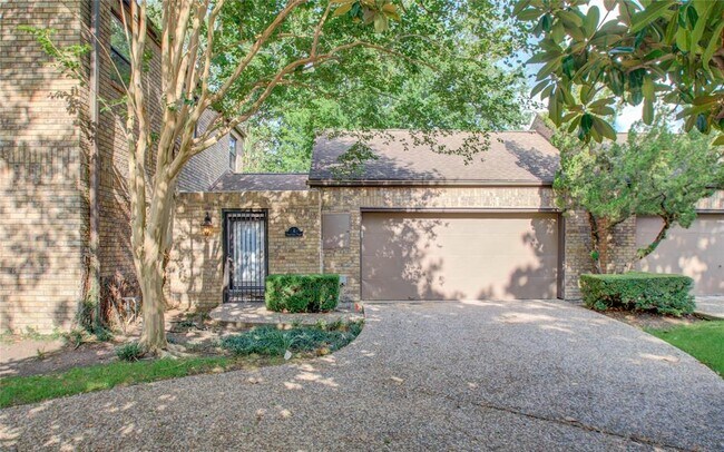 Building Photo - 6 Town Oaks Pl