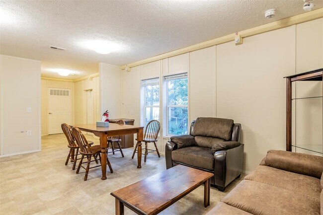 Foto del edificio - 9203 Greens Rd
