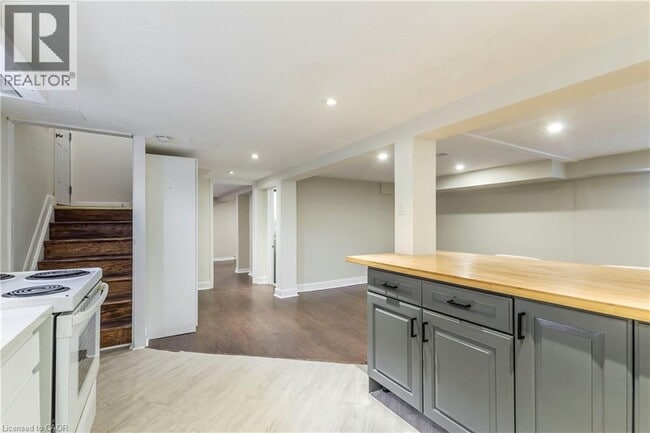 Building Photo - 146 Glencarry Ave