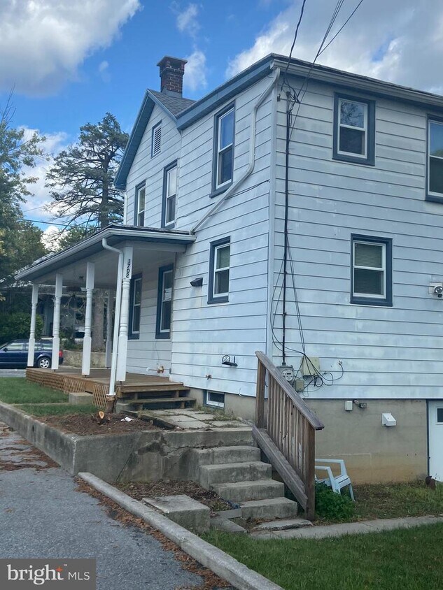 Building Photo - 1702 Palm St