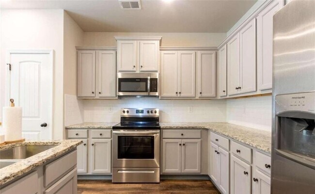 Foto del edificio - 3006 Bayrose Cir