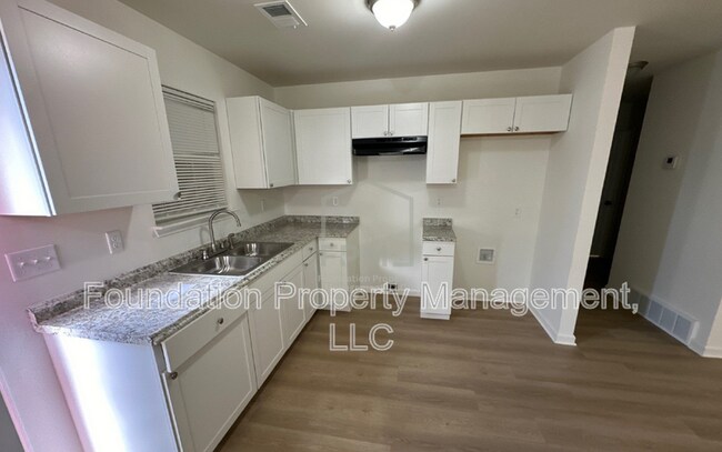 Building Photo - 4183 Knob Dr