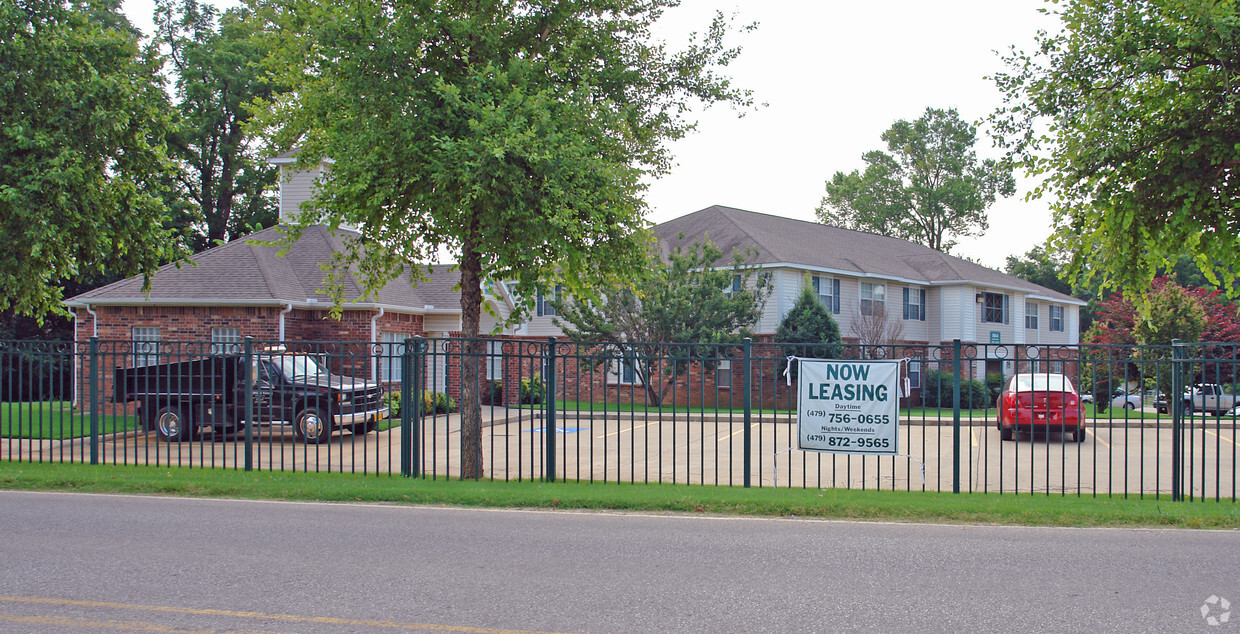 Primary Photo - Cambridge Park Apartments