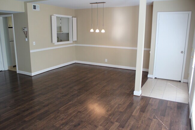 Dining Area - 2116 Hobbs Rd