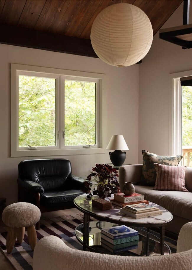 Foto del edificio - 11889 White Oak Dr