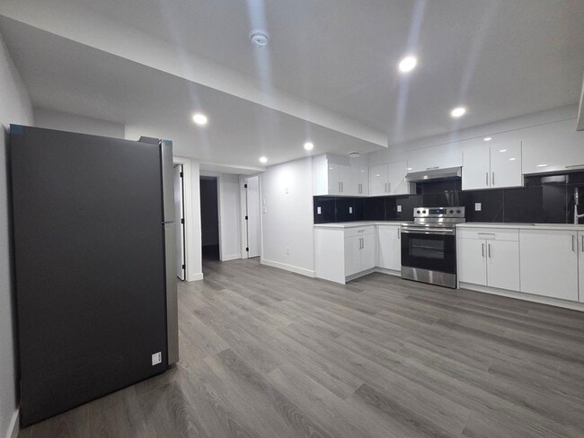 Building Photo - 9925-222A 222A St NW