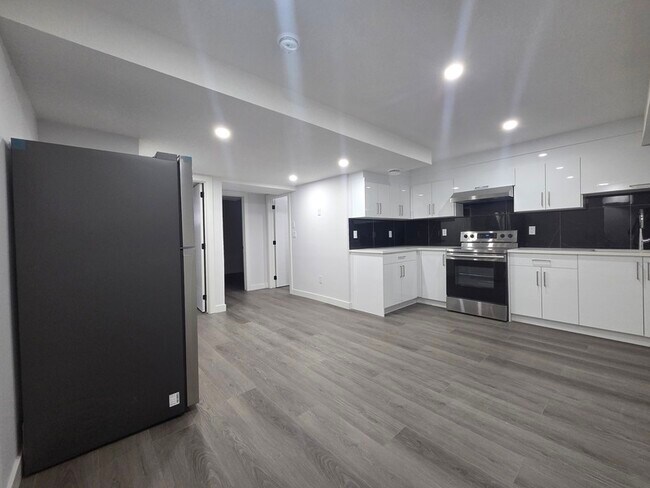 Photo du bâtiment - 9925-222A 222A St NW
