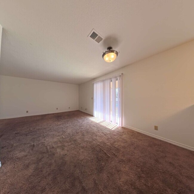 Foto del edificio - Gated Community | Close To The Strip | 2nd Floor Unit