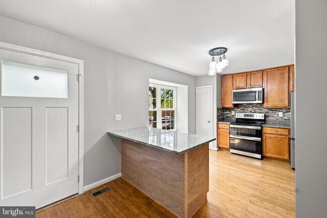 Foto del edificio - 8346 Stationhouse Ct