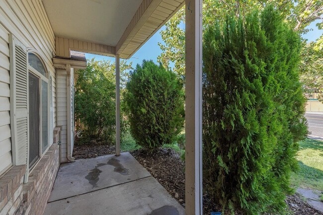 Building Photo - Stunning 4 Bedroom Home in St. George! Pet...