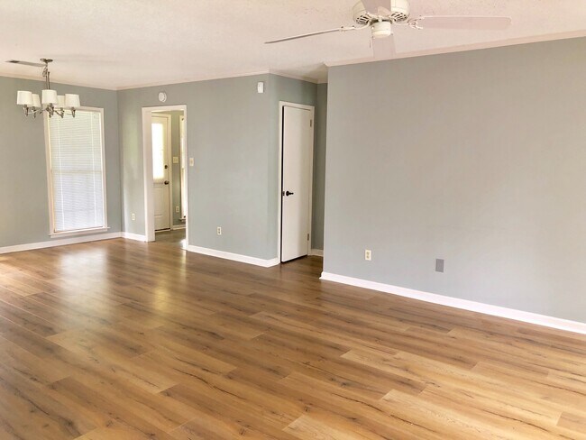 Foto del edificio - 1345 Zephyr Hills Dr