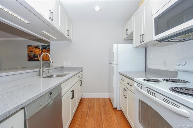 Building Photo - 25 Rockledge Ave