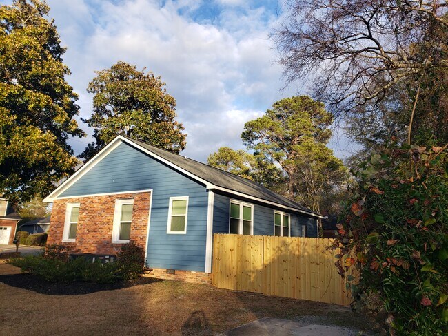 Foto del edificio - 1219 Hilltop Ave