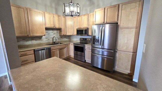 Foto del edificio - 3 Bedroom, 2 Bathroom, Home With A 2 Car Garage For Rent In Indian Hills