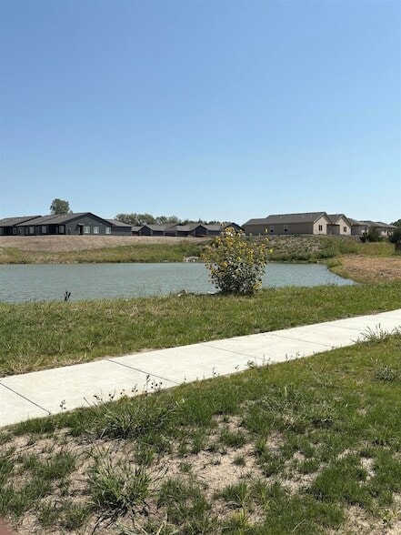 Building Photo - 4829 N Vassar Ave