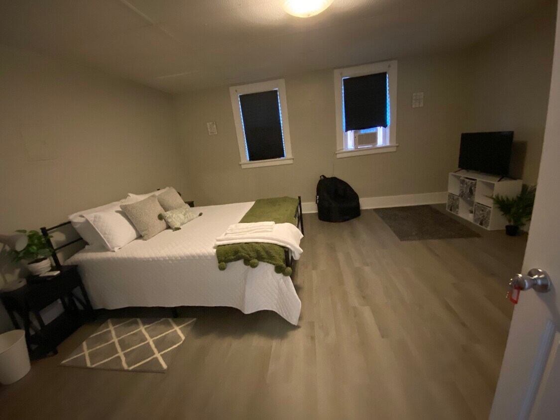 340 Gregg St Unit 2nd flr Carnegie apt, Carnegie, PA 15106 Apartments in Carnegie, PA