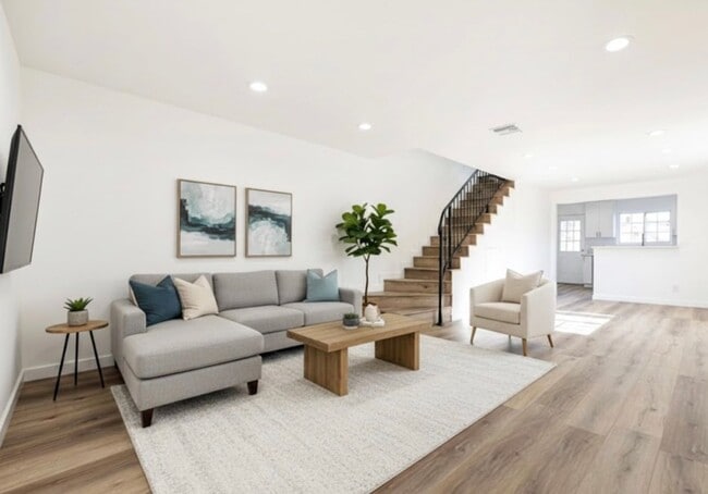 Building Photo - 4444 Prospect Ave